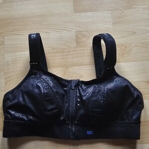 Shefit Ultimate Sports Bra in Snake Print size 1Luxe